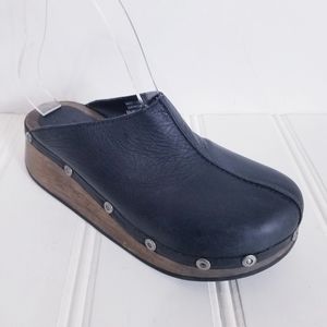 Canyon River Blues Leather Clogs